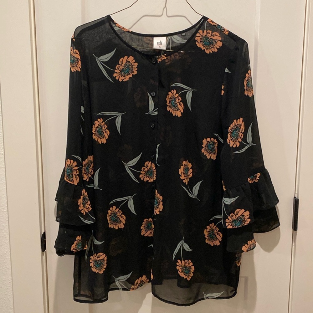 Cabi Ladies Blouse with Flowers.  Button‎ Up.  3/4 Sleeves.  XL. Black